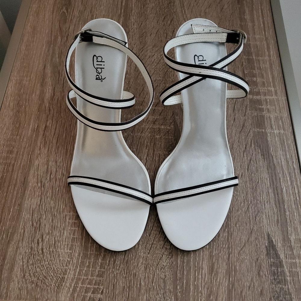 *NEW* Diba Stappy Sandals Size 8.5